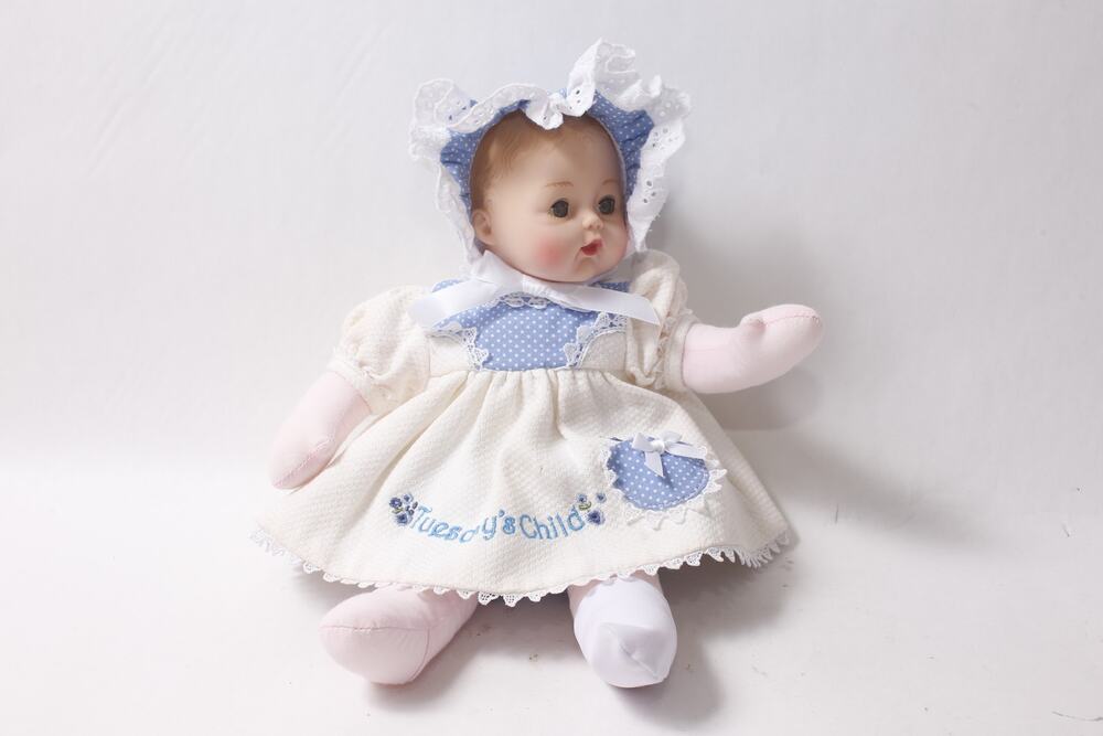 Madame Alexander Tuesday's Child Huggums Baby Doll ~ 260907-WH 1139
